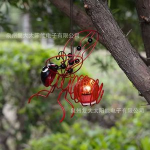Lampe suspendue solaire en fer forgé à LED pour décoration de jardin extérieur avec panneau solaire et batterie inclus - Product Image 3