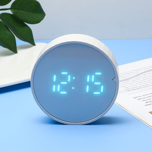 Petite <span class=keywords><strong>horloge</strong></span> LED numérique ronde classique moderne avec double alarme, date, température, minuterie, réveil vocal et rétroéclairage <span class=keywords><strong>pour</strong></span> la décoration intérieure - Product Image 4