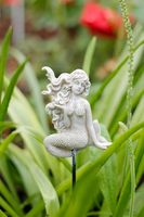 Figur-figur peri putri duyung resin mini custom untuk dekorasi taman, pot bunga sukulen, dan ornamen lanskap.