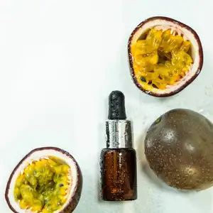 Fabricant GMP fournit de l'huile essentielle biologique huile de fruit de la passion naturelle pour le massage, l'aromathérapie, les cosmétiques et le soin des ongles