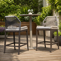 Ensemble de mobilier de bar extérieur de luxe moderne, chaises hautes en corde tressée avec table sur piédestal