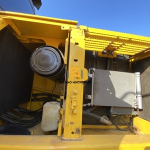 รถขุดไฮดรอลิกขนาดกลาง KOMATSU PC220 22 ตัน เครื่องยนต์ ปั๊ม และมอเตอร์ ยี่ห้อญี่ปุ่น สำหรับงานก่อสร้างโครงสร้างพื้นฐาน - Product Image 4