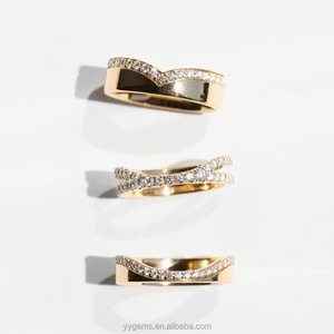 Anillo de Oro Sólido Personalizado de 18K, 14K, 10K con Moissanita VVS Color D, Estilo Plano, Banda Desplazada, Media Pavé, Corte Brillante Redondo, Certificado GRA - Product Image 3