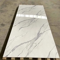 Dalle murale en PVC brillant effet marbre UV, ignifuge, pour décoration intérieure moderne, alternative au marbre pour la décoration murale