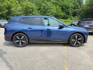 Venta Especial: SUV IX AWD Usado en Buen Estado, Cuero Oscuro, R19, Automático, 2020, Cámara Trasera Izquierda - Product Image 3