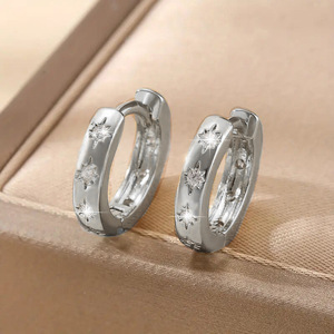Orecchini a Cerchio a Forma di Stella per Donne, Design Minimalista Delicato, Gioielli Versatili per Uso Quotidiano - Product Image 5