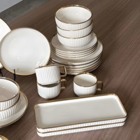 Service de table de luxe en porcelaine à bord doré, 32 pièces pour 6 personnes - Assiettes, tasses et soucoupes à rayures verticales en relief pour mariage, maison et traiteur