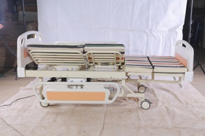 Cama Médica Versátil de 5 Motores: Posicionamiento Completo que Incluye Rotación Lateral, Elevación de Espalda y Reposapiés - Product Image 3