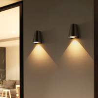 Lampe murale LED extérieure COB 14W de conception spéciale en aluminium acrylique montée en surface à l'extérieur Appliques murales LED pour les projets de parcs extérieurs