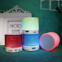 Mini altavoz BT inalámbrico portátil Subwoofer bajo iluminación LED enchufe altavoz Desig interior uso al aire libre cumpleaños eventos concierto