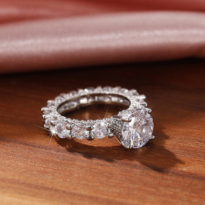Anello con design a quattro punte, stile elegante, per donna - Product Image 2