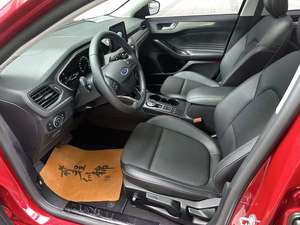 <span class=keywords><strong>Ford</strong></span> <span class=keywords><strong>Focus</strong></span> Hatchback EcoBoost <span class=keywords><strong>ST</strong></span> <span class=keywords><strong>Line</strong></span> Voiture d'occasion bon marché Sièges automatiques en cuir Toit panoramique foncé Caméra arrière R18 Pneus gauche - Product Image 3