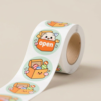 Autocollants en papier synthétique imperméables et résistants à l'huile, à rouleau, autocollants, pour boîtes de bonbons à motifs de dessins animés mignons, étiquettes de scellage pour cadeaux