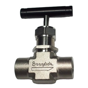 Válvula de aguja de acero inoxidable SS-1RF4RT NPT 1/4" hembra ISO cónica, con vástago regulador y tapa integral - Product Image 1