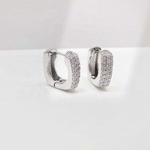 Precio al por mayor: Pendientes de aro gruesos de plata 925 estilo hip hop, modernos y delicados para mujer, con circonita de lujo y oro de 14k, estilo occidental. - Product Image 3