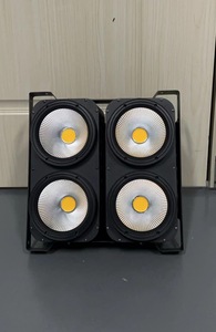 Lampu <span class=keywords><strong>Blinder</strong></span> LED COB 4x100W untuk Penonton, Lampu <span class=keywords><strong>Blinder</strong></span> Panggung DMX512 6CH Suhu Warna Ganda Putih Hangat, Lampu Wash Panggung - Product Image 2