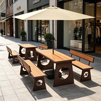 Ensemble table et chaises WPC d'extérieur avec longue banquette et parasol – Mobilier de loisirs pour cour, restaurant, rue de restauration et site touristique