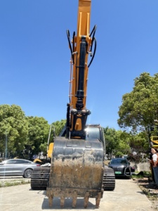 Excavadora de cadenas Hyundai 220LC-9S usada, de 22 toneladas, con pocas horas de uso, en venta. - Product Image 5