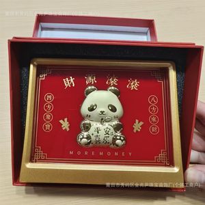 פריט דקורטיבי מוזהב לשנת הסוס יבוא בקרוב. זה אוצר משרדי למתנות הנצחה - Product Image 3