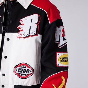 Jaqueta de Corrida com Estampa de Chamas para Homens, Estilo Streetwear Americano, Jaqueta Cargo Solta com Bordado em Cores Vermelha, Preta e Branca - Product Image 3