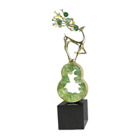 Fabricant de sculptures de cerfs en métal modernes personnalisées, de gourdes en Liuli vert et d'objets d'art de décoration intérieure de luxe en gros