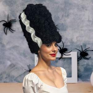 OUSHA Perruque longue noire bouclée avec des stries blanches Perruque Cosplay bicolore pour Halloween Perruque de costume unisexe pour femmes - Product Image 3