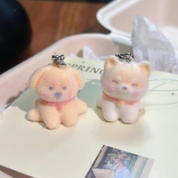 Porte-clés en peluche chien floqué mignon, pendentif chien en peluche doux, breloque de sac Kawaii pour femmes et filles
