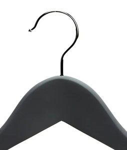 <span class=keywords><strong>Cintre</strong></span> en bois <span class=keywords><strong>vert</strong></span> avec revêtement en caoutchouc personnalisé Cintres noirs pour vêtements - Product Image 5