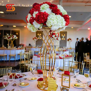 Support à fleurs en forme de sirène lisse, centre de table, support en métal doré, boule de fleurs pour décorations de mariage - Product Image 1