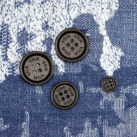 Kancing Bulat 4 Lubang Resin Ramah Lingkungan yang Dapat Disesuaikan dengan Hiasan Berlian Imitasi, Aksesoris Pakaian Gaya Modern, Pilihan Logo