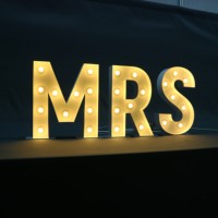 Letras LED Gigantes Personalizadas CARREY, Letras Luminosas, Letreros, Decoración Nocturna, Decoración para Eventos al Aire Libre, Letrero LED de Feliz Cumpleaños