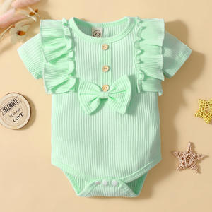 Vente en gros – Nouveaux Combinaisons d'été mignonnes à rayures unies et manches courtes en dentelle pour bébés filles - Product Image 5