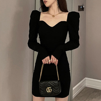 Robe noire à manches bouffantes et col carré pour femme, style Hepburn, courte et moulante, idéale pour le début de l'automne