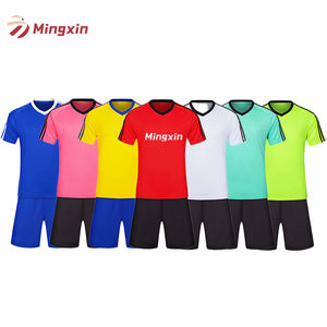 เสื้อฟุตบอลทีมกีฬาดีไซน์ชั้นนำ ตัดเย็บอัตโนมัติ พิมพ์ลายแบบซับลิเมชั่น สไตล์เรโทร เสื้อฟุตบอลผู้ชาย - Product Image 1