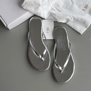 Nouvelles tongs pour femmes 2026, vente <span class=keywords><strong>en</strong></span> gros, à la mode, à fines brides, <span class=keywords><strong>en</strong></span> <span class=keywords><strong>cuir</strong></span> PU, confortables, plates, avec semelle <span class=keywords><strong>en</strong></span> caoutchouc - Product Image 3