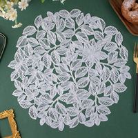 Napperons de table de luxe Platzet 15 pouces en PVC doré métallisé ajouré, motif feuille de fraise, pour les fêtes et les mariages