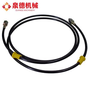 Tuyau d'huile court pour pompe de levage de cabine Mercedes-Benz A9305533182, compatible avec les camions-citernes et les camions malaxeurs à béton - Product Image 1