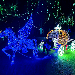 Sculpture lumineuse géante en forme de calèche de cheval dorée à LED pour hôtel, complexe hôtelier, place publique et projet d'affichage photo commercial de Noël - Product Image 1