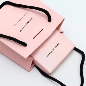 ถุงกระดาษของขวัญสีชมพูพร้อมหูหิ้วริบ<span class=keywords><strong>บ</strong></span>ิ้นผ้าไหม <span class=keywords><strong>บ</strong></span>รรจุภัณฑ์เครื่องสำอางคุณภาพพรีเมียม ดีไซน์โบว์หรูหรา สวยงาม - Product Image 4