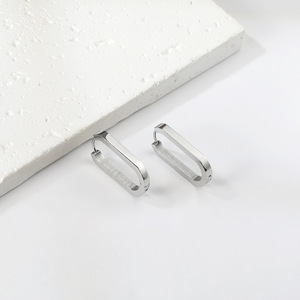 ต่างหูทรงรีเรขาคณิต สแตนเลสสตีล แฟชั่นสำหรับทุกเพศ ดีไซน์มินิมอล เหมาะสำหรับใส่ทุกวัน - Product Image 3