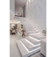 Vente en gros d'escalier pliant élégant en marbre et acier avec bande de roulement en quartz antidérapante et lumière LED à bas prix