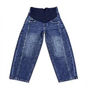 Jeans Premaman Chic a Gamba Larga in Denim Traspirante con Supporto Senza Cuciture, Stile Urbano Moderno per la Maternità - Product Image 3