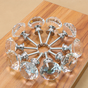 Boutons diamantés décoratifs en <span class=keywords><strong>verre</strong></span> transparent au design minimaliste pour commodes et tiroirs - Product Image 1