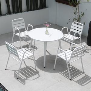 Ensemble de jardin en aluminium blanc bon marché de style contemporain Walden, chaise et table, meubles de <span class=keywords><strong>terrasse</strong></span>, de balcon et de patio extérieur - Product Image 1