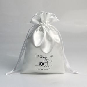 Sacs de protection en soie de luxe personnalisés pour perruques, sacs cadeaux de qualité avec cordon de serrage pour cosmétiques, bijoux, lingerie, sacs à main, pochettes en satin pour cheveux - Product Image 1