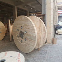 Bobine de câble électrique vide en bois robuste sur mesure pour usine