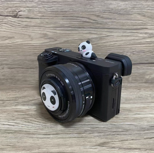 Se vende kit A6400 + 16-50 usado — completamente funcional, sin problemas ocultos, batería y cargador incluidos, listo para fotografiar! - Product Image 3