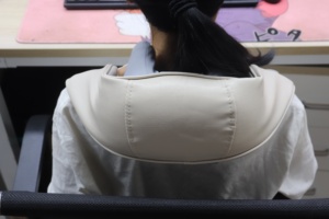 Massaggiatore Elettrico NINGDECRIUS 4D per Collo e Schiena con Impastamento Shiatsu, Riscaldamento, Vibrazione e Controllo del Tempo per Uso Corporeo - Product Image 4