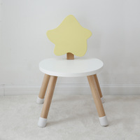 Ensemble de table et de chaises en bois en forme de lune et d'étoile pour enfants, style concis, pour l'éducation préscolaire, pour l'école et la maternelle