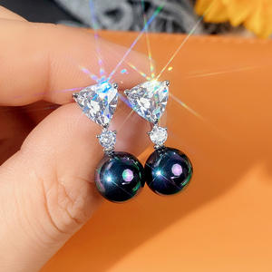 Pendientes de moda con colgante de bola de circonita de cristal para mujer, joyería de fiesta, corte trillón, engaste de garra, perla de imitación - Product Image 5